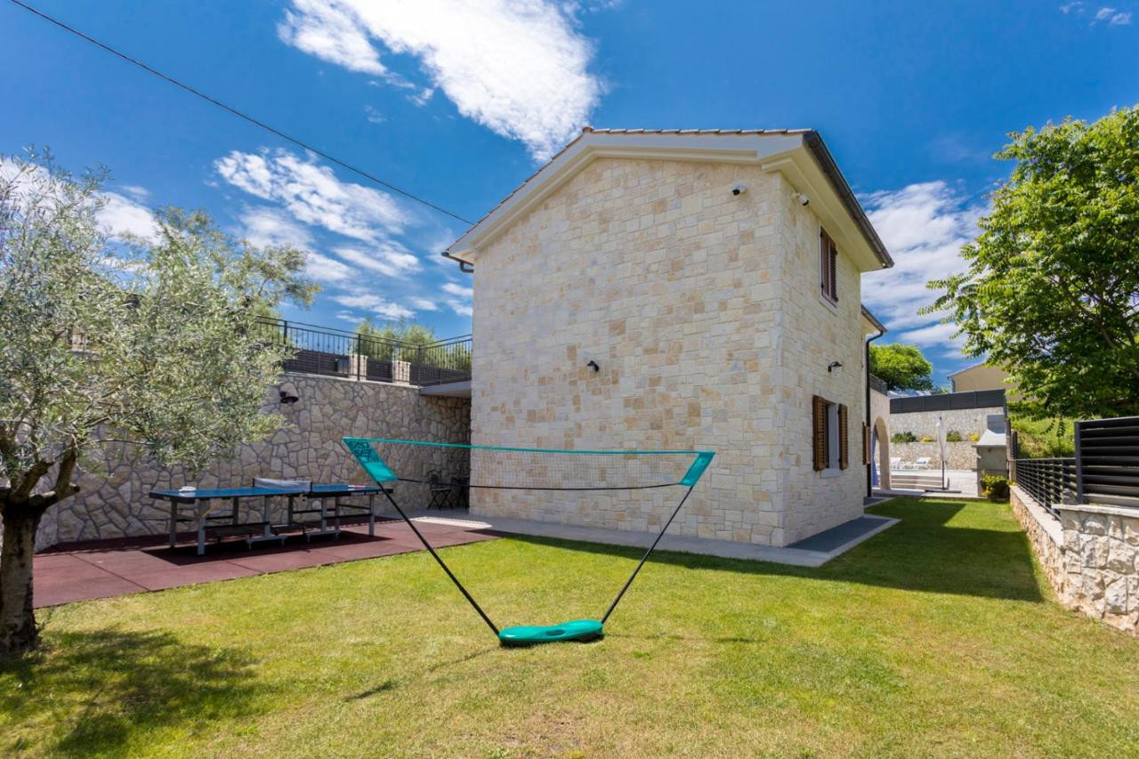 Badminton court