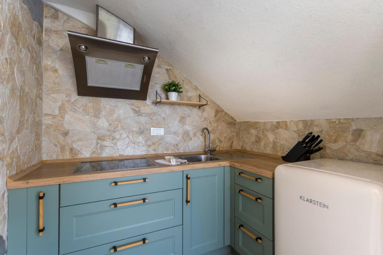 Outdoor kitchen